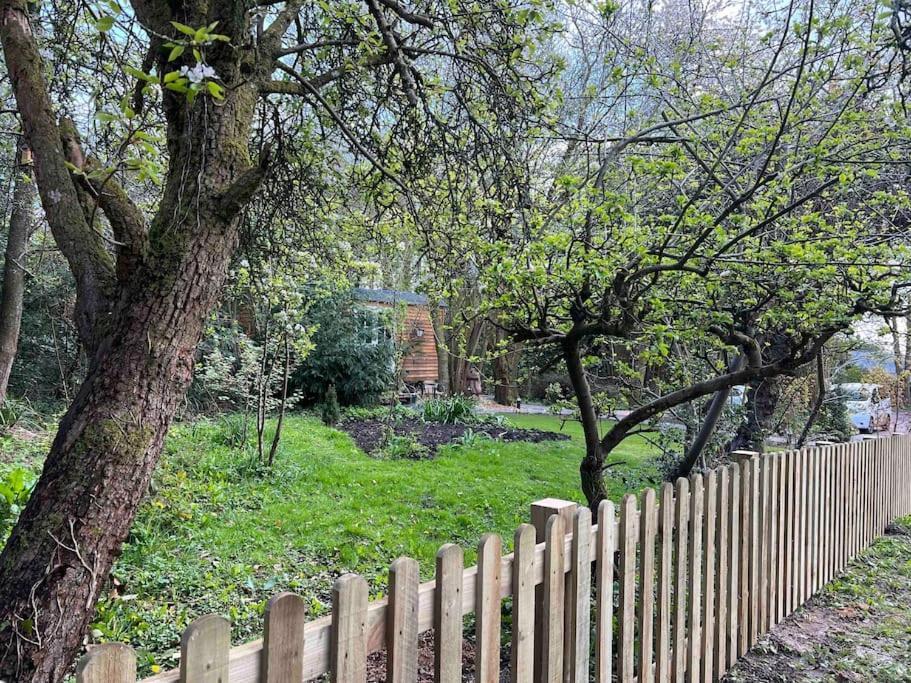 Tranquil Spot Shepherds Hut Cinderford Exterior foto