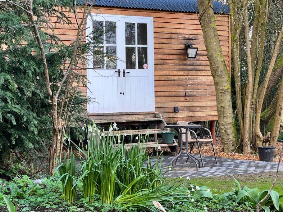 Tranquil Spot Shepherds Hut Cinderford Exterior foto