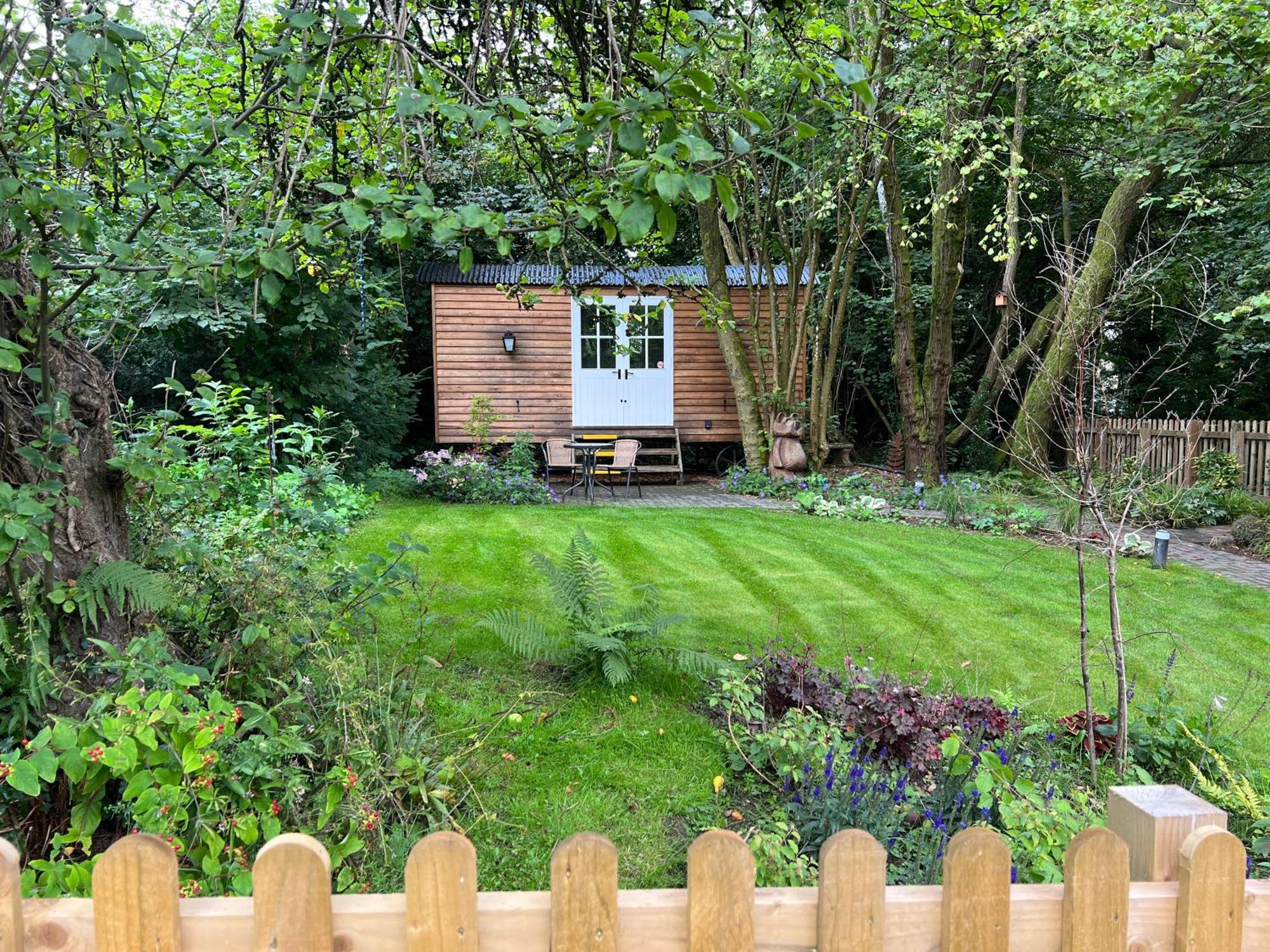 Tranquil Spot Shepherds Hut Cinderford Exterior foto